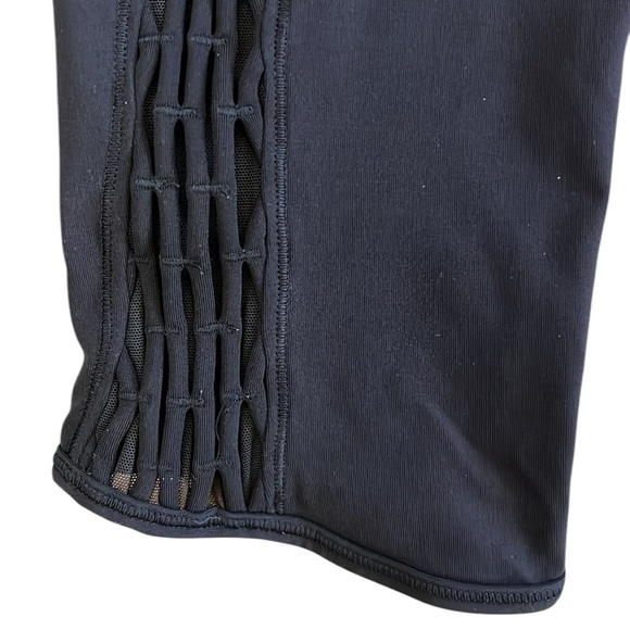 Lululemon Love Knot High Rise Capris Black Hidden Pocket Mesh Panels Size 6 - Picture 4 of 14